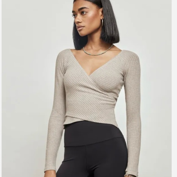 NWT CARBON38
Long Sleeve Wrap Ribbed Top - Beige - XS - Picture 1 of 10